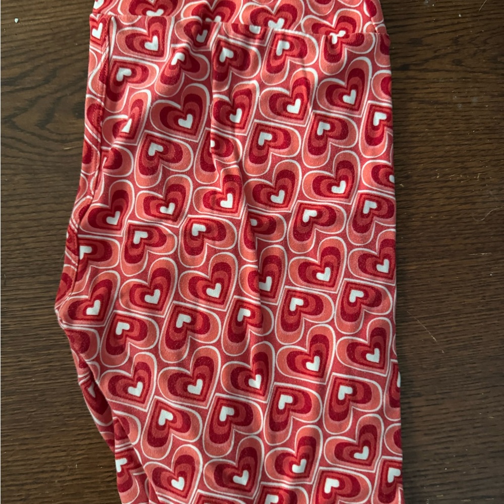 LuLaRoe Red Heart Patterned Leggings